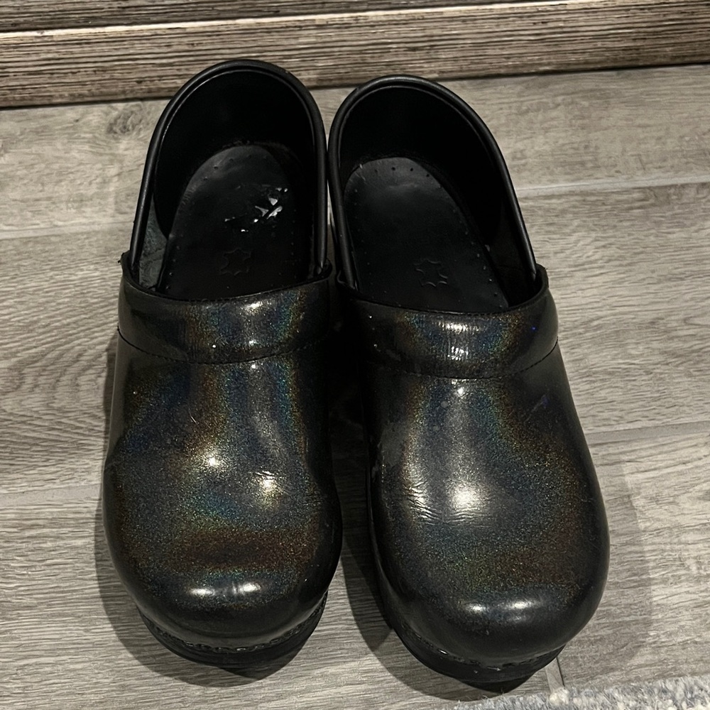 Dansko womens Iridescent gray shoes size 37
